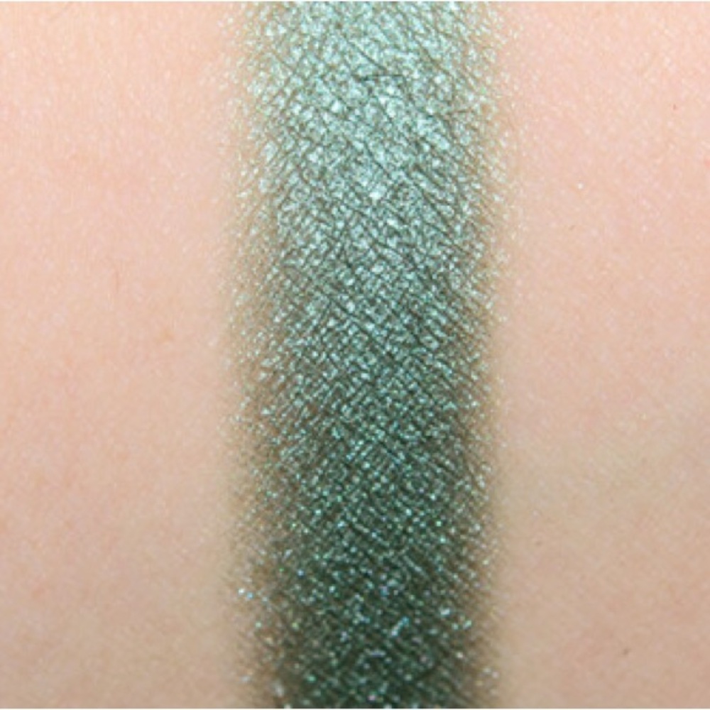 Shimmering Green C-Note Eyeshadow by URBAN DECAY - Picture 3 of 4